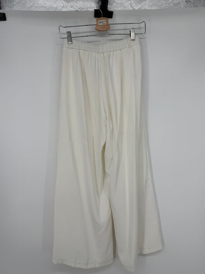 Women’s White Loose Fit Pants – Estimated Size S–M