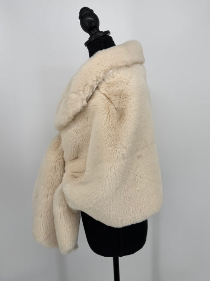 Babe Women's Cream/White Faux Fur Shawl