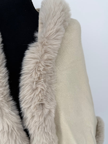 Women's Cream Faux Fur Collar Wrap