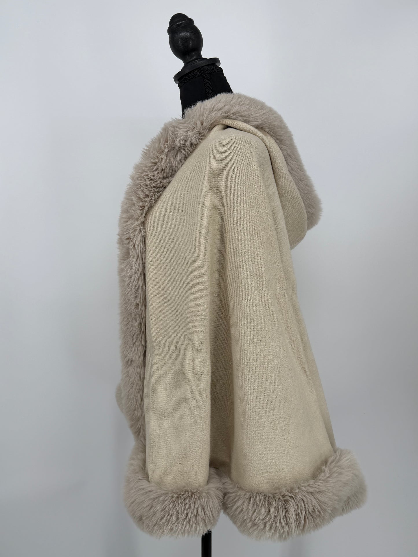 Women's Cream Faux Fur Collar Wrap