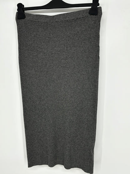 Women’s Black Knit Midi Skirt size m