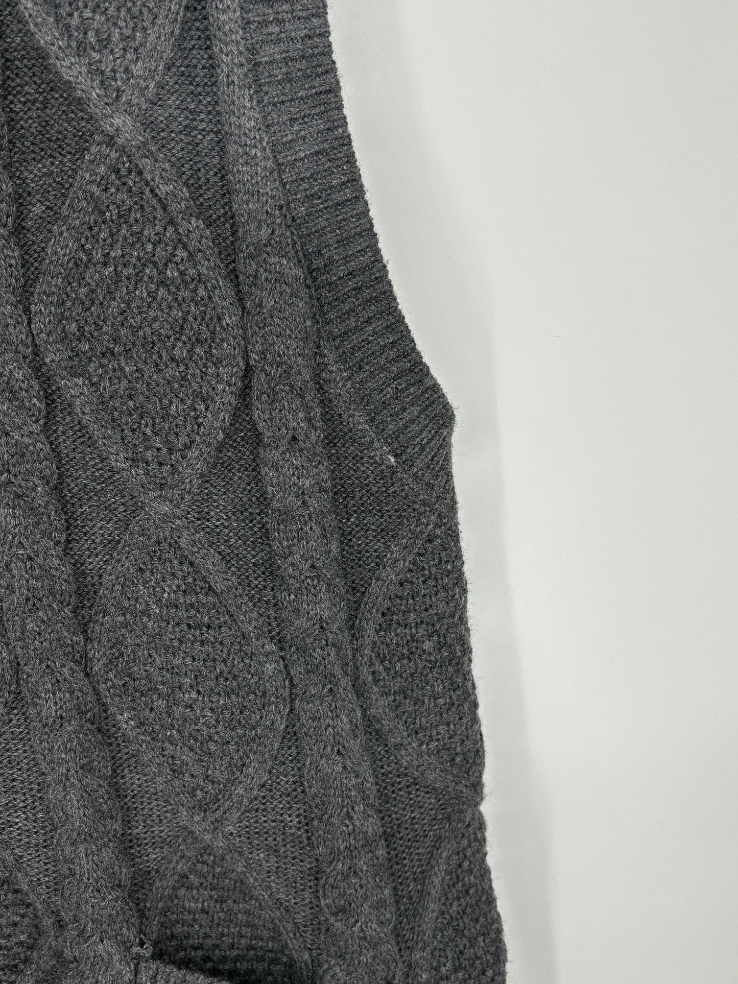 Men’s Gray V-Neck Knit Vest size xl