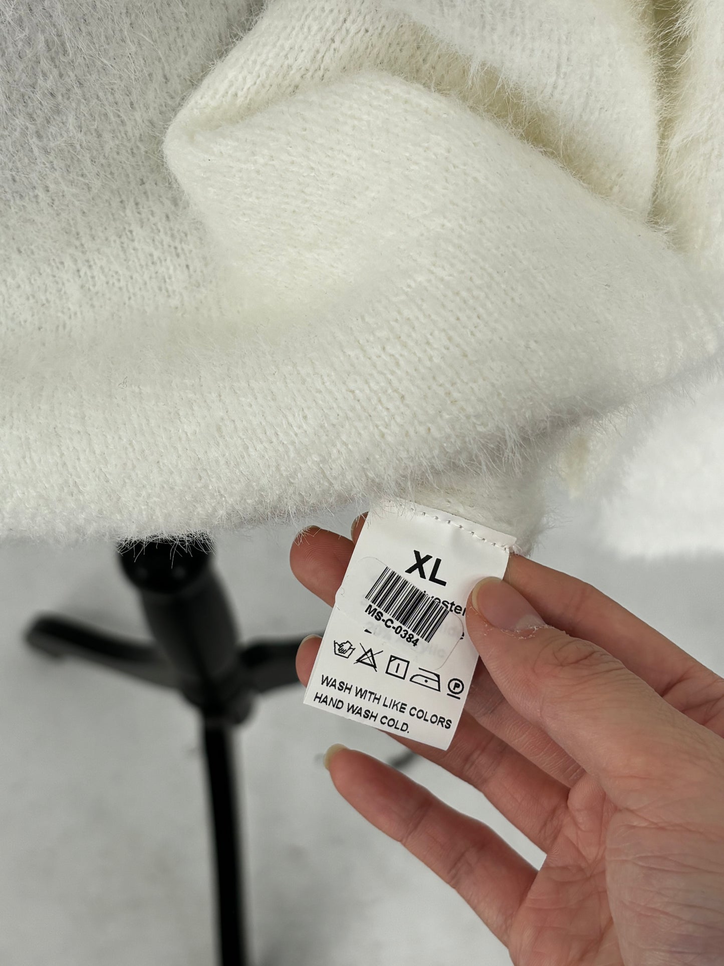 Classic White Knit Sweater – Women’s XL