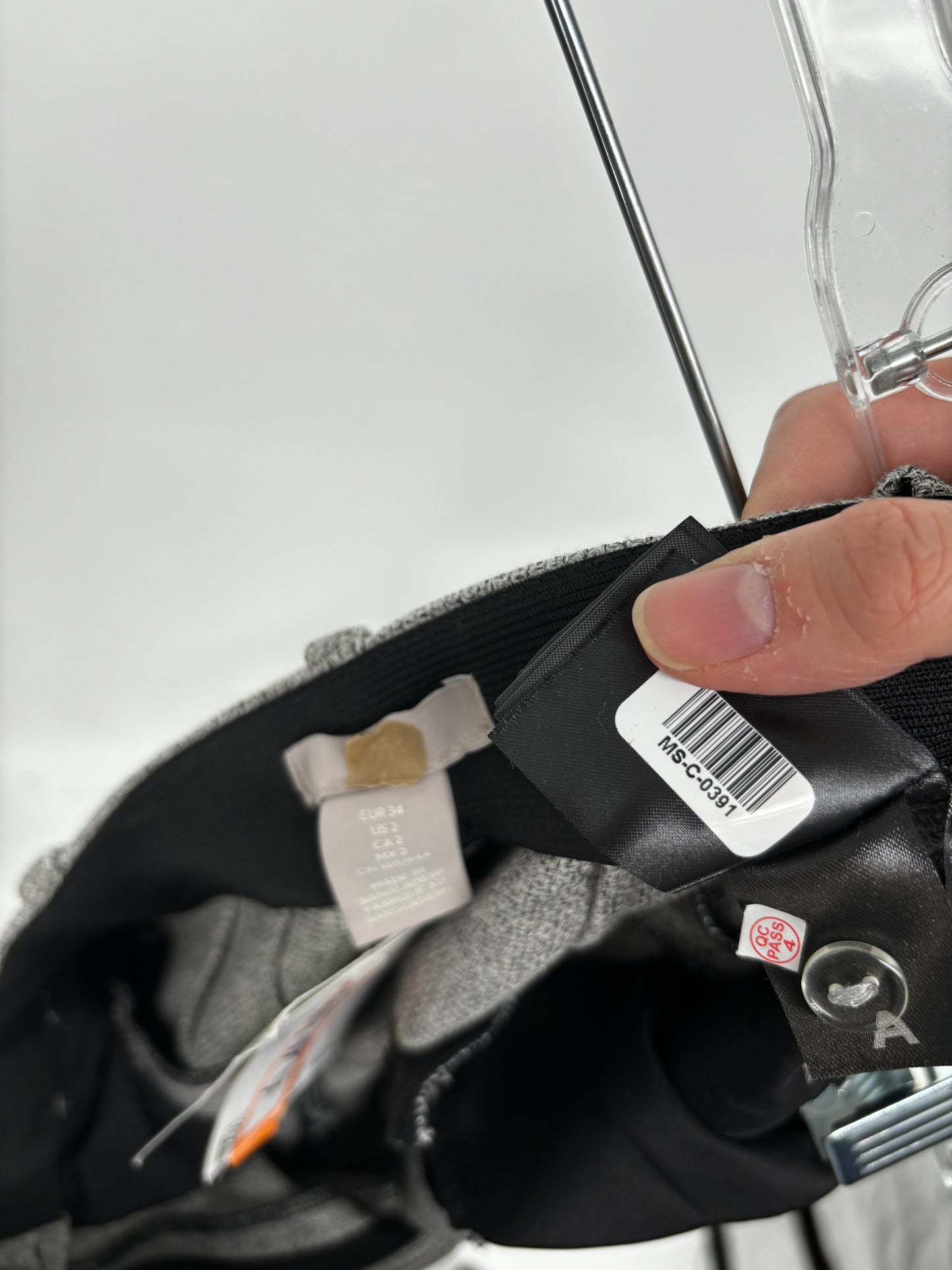 Men’s Gray Loose Fit Dress Pants – No Size Indicated