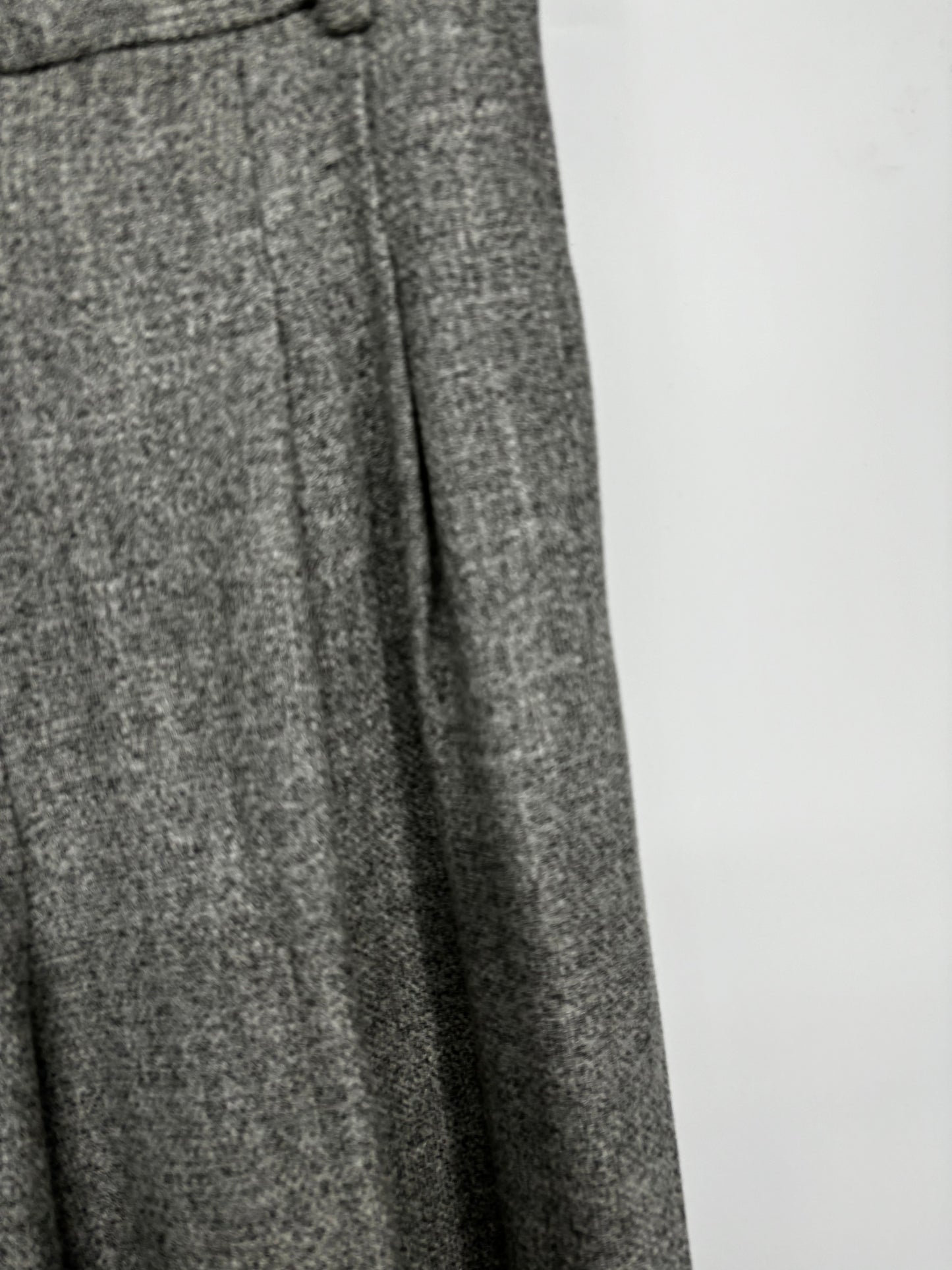 Men’s Gray Loose Fit Dress Pants – No Size Indicated