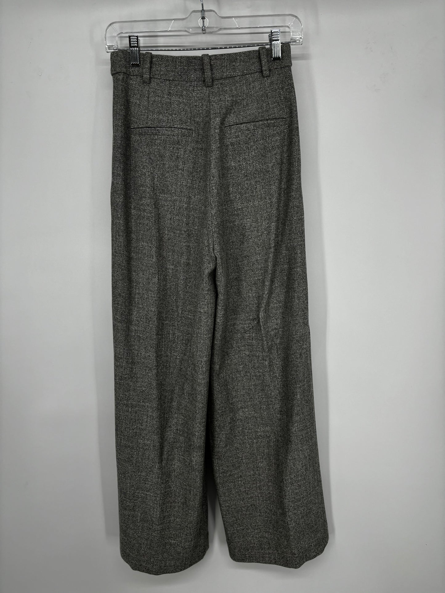 Men’s Gray Loose Fit Dress Pants – No Size Indicated