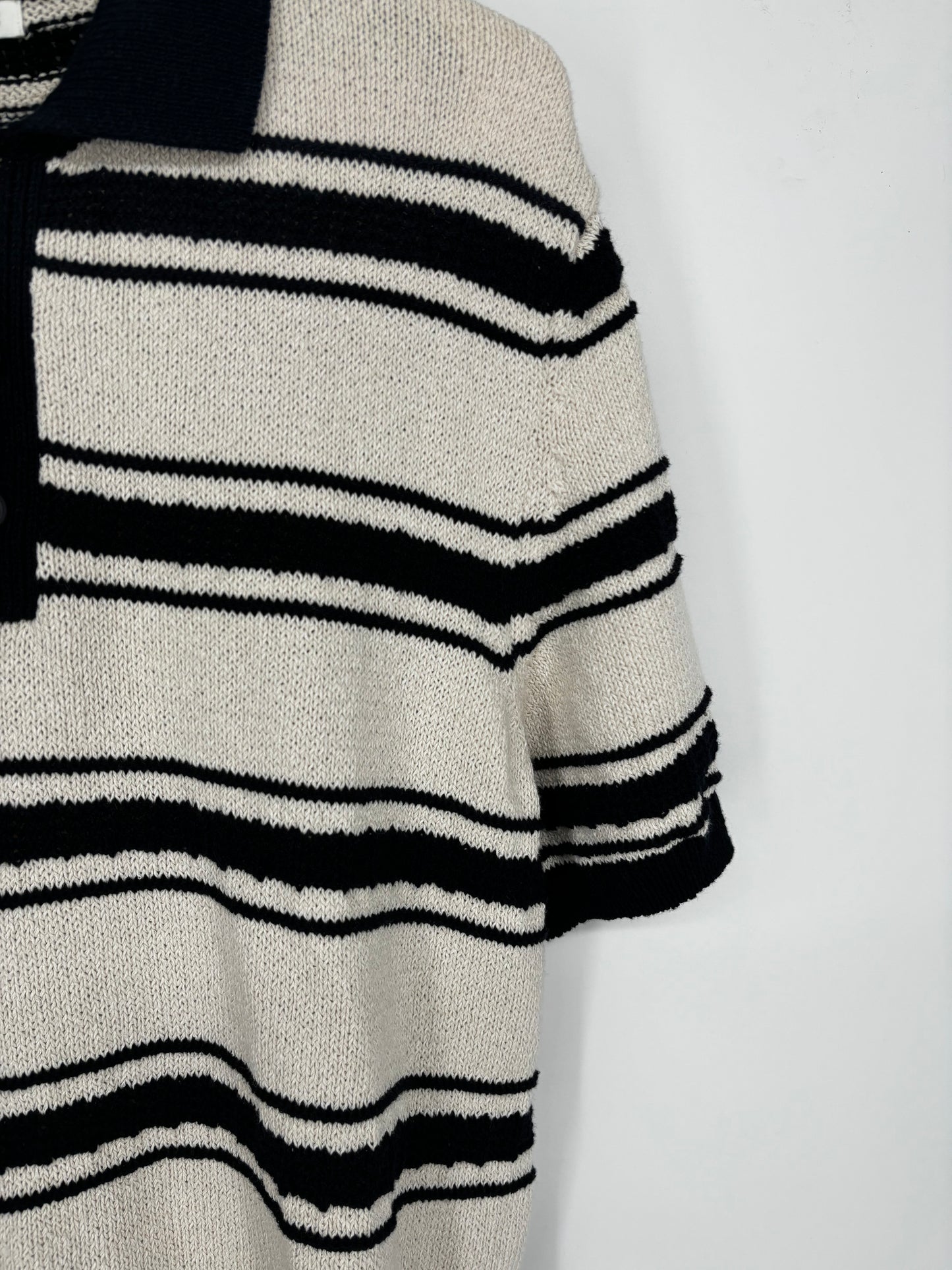 Men’s Black and White Striped Polo Shirt – Size M, Relaxed Fit