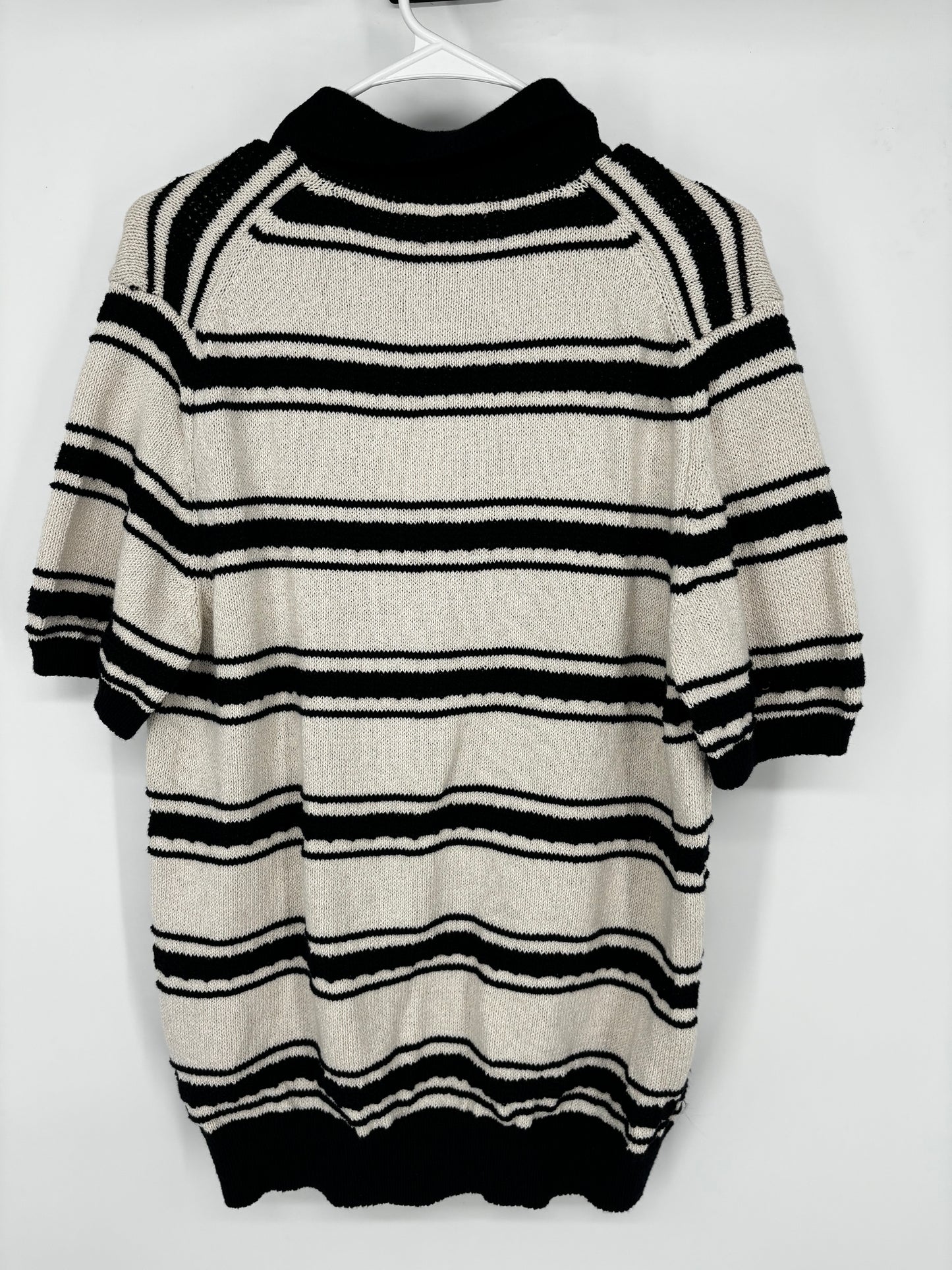 Men’s Black and White Striped Polo Shirt – Size M, Relaxed Fit
