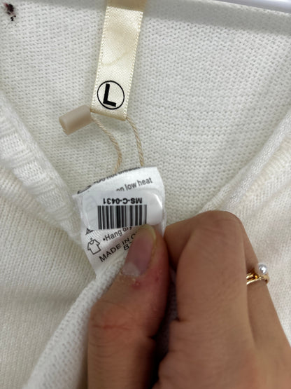 Men’s White Fine Knit Sweater – Size L