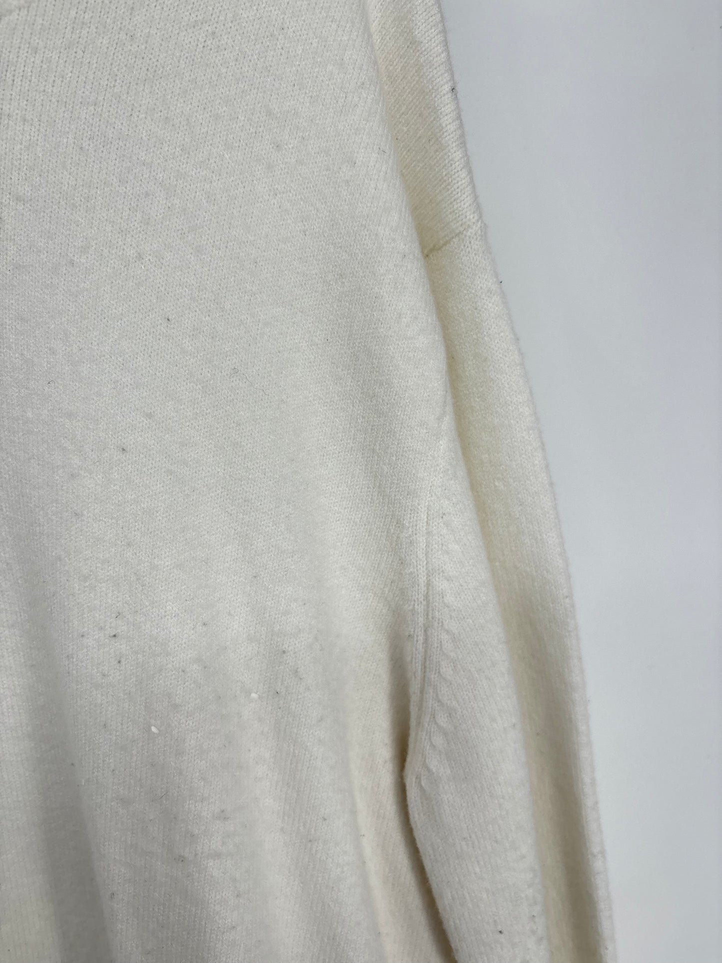 Men’s White Fine Knit Sweater – Size L