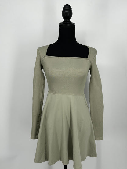 Women’s Green Dress – Estimated Size S–M