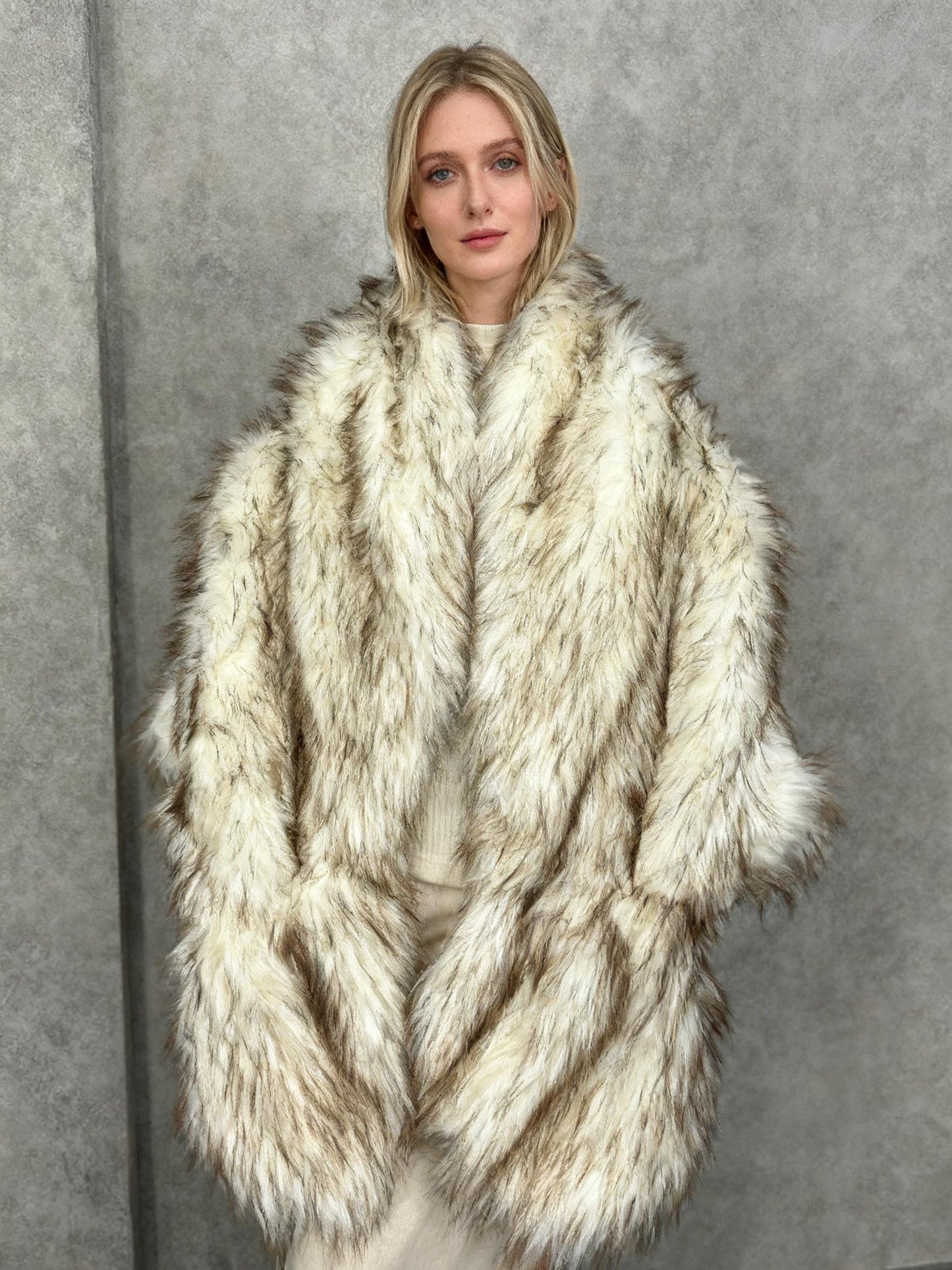 Women’s White Faux Fur Coat – One Size