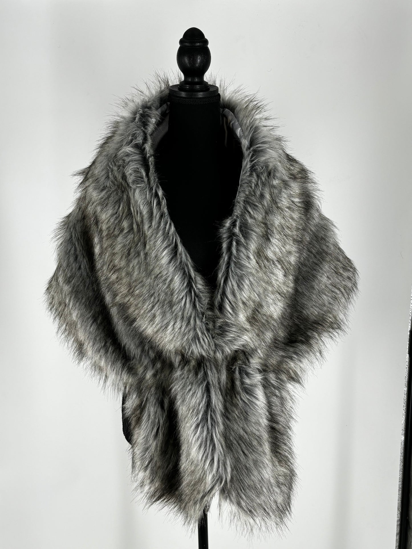 Women's Gray Faux Fur Shawl – One Size