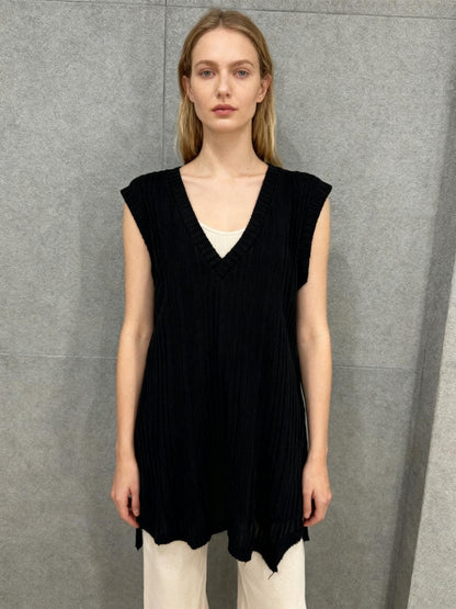 Women’s Black Sleeveless Knit Sweater size s