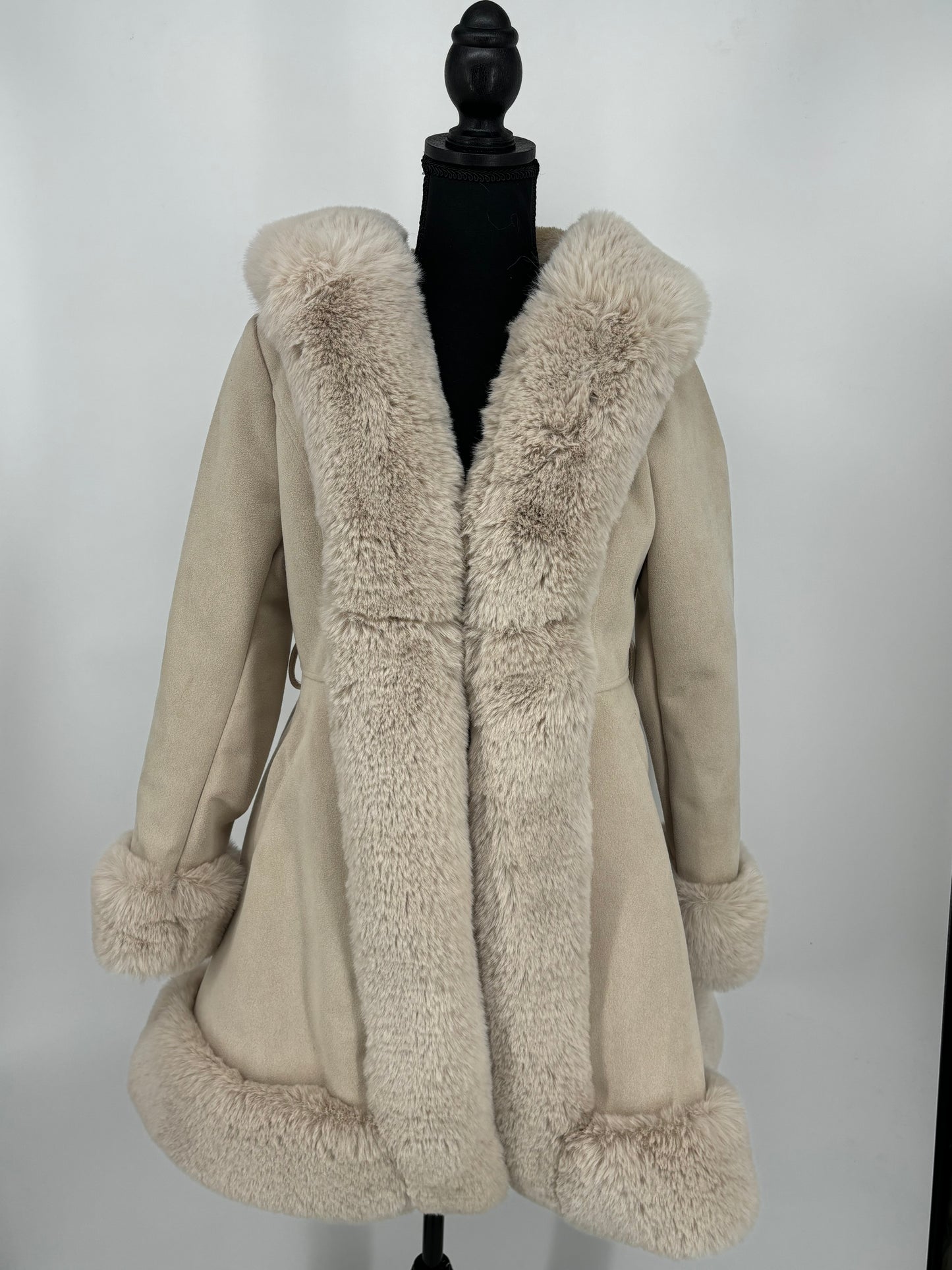 Women’s Off-White Faux Fur Coat size s