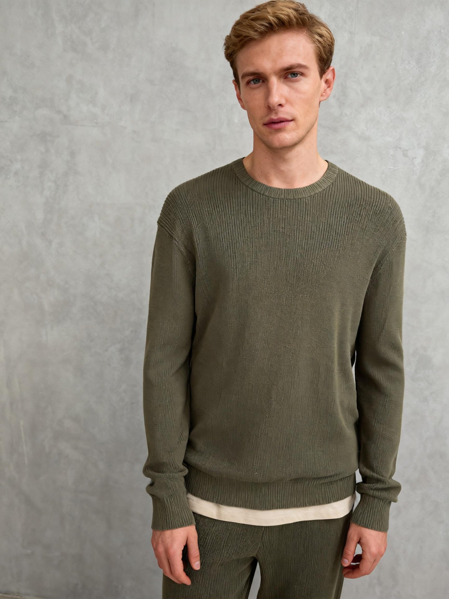 Men’s Olive Green Crew Neck Knit Sweater size m