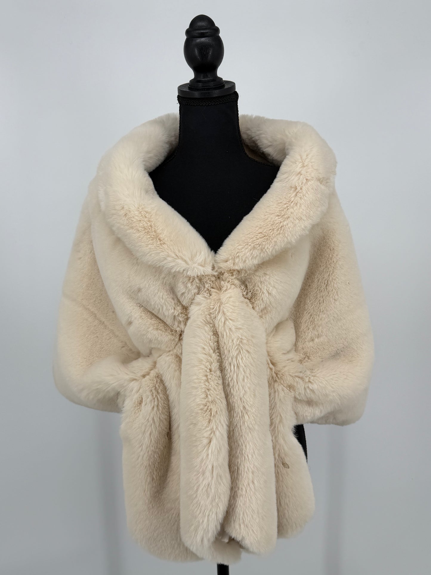 BABEYOND Women's Cream/White Faux Fur Shawl