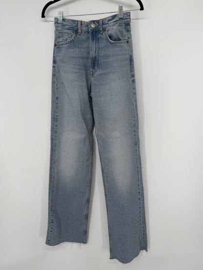 Men's Light Blue Jeans – Size 32