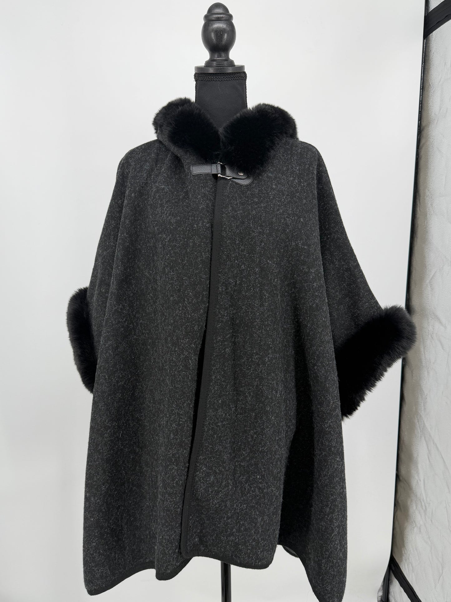 Women's Black Faux Fur Collar Shawl
