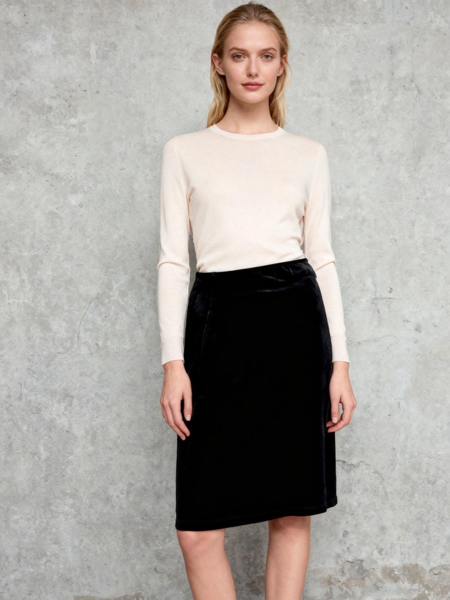 HAVE Black Velvet Skirt – Size L