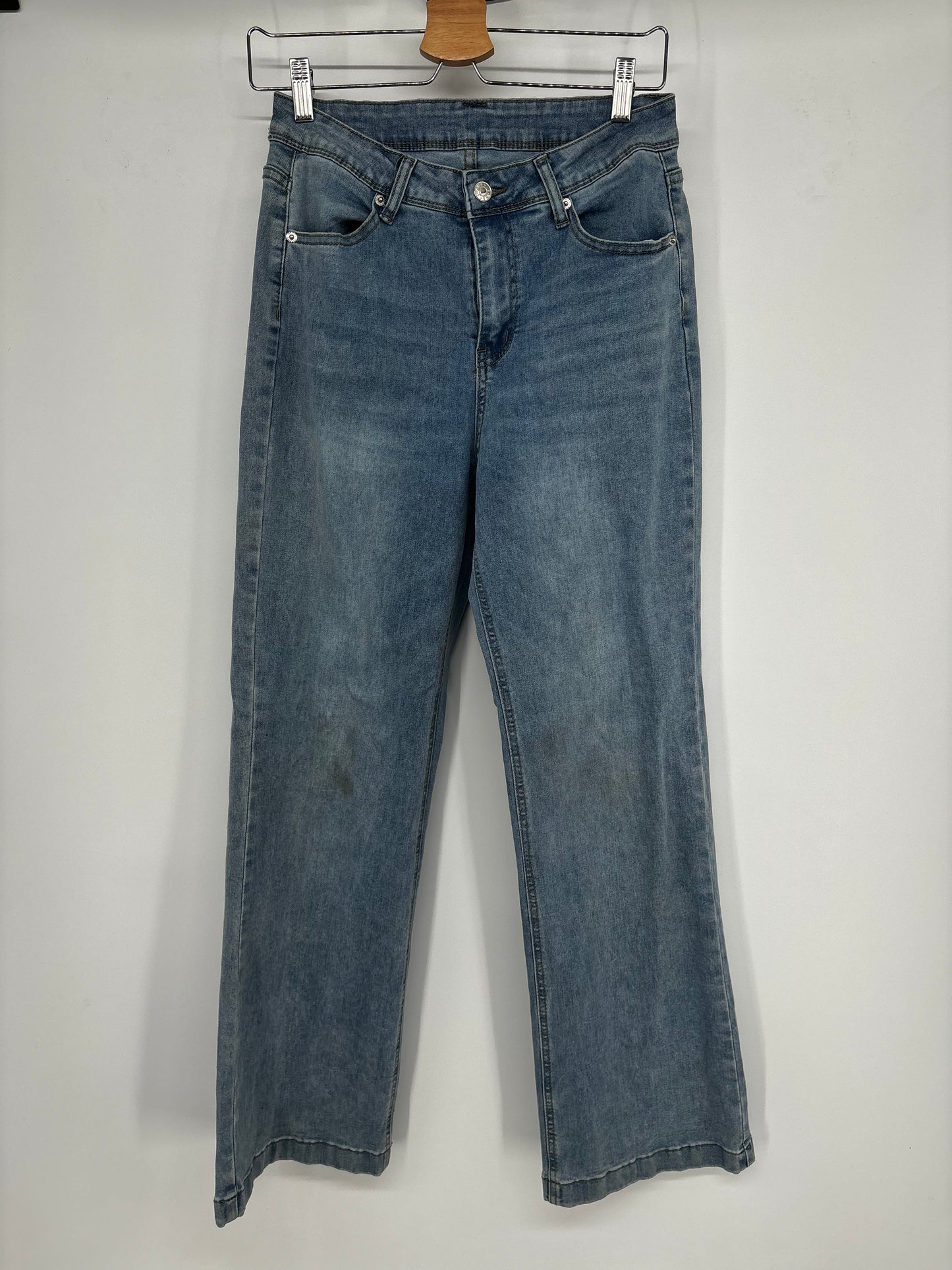 Men’s Straight-Leg Denim Jeans – Size M