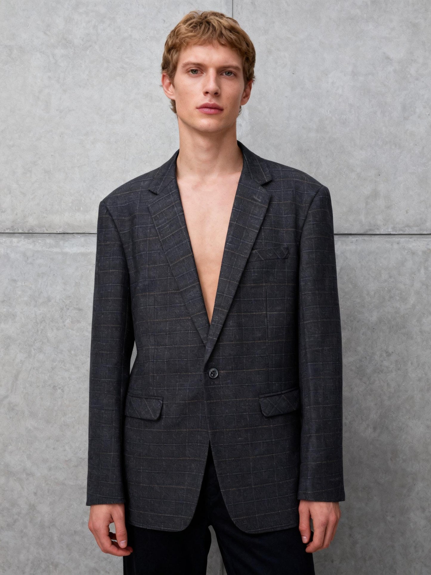 Men’s Dark Gray Plaid Blazer – Size M