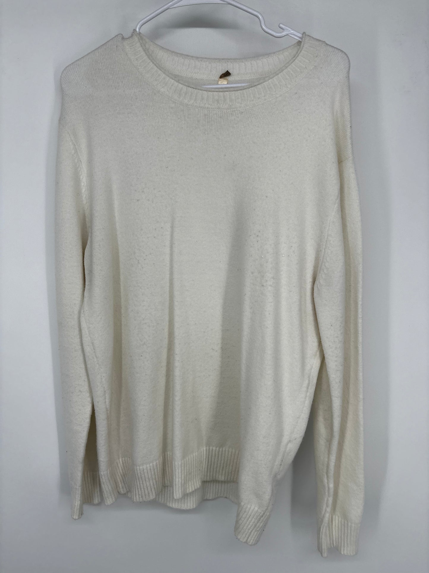 Men’s White Fine Knit Sweater – Size L