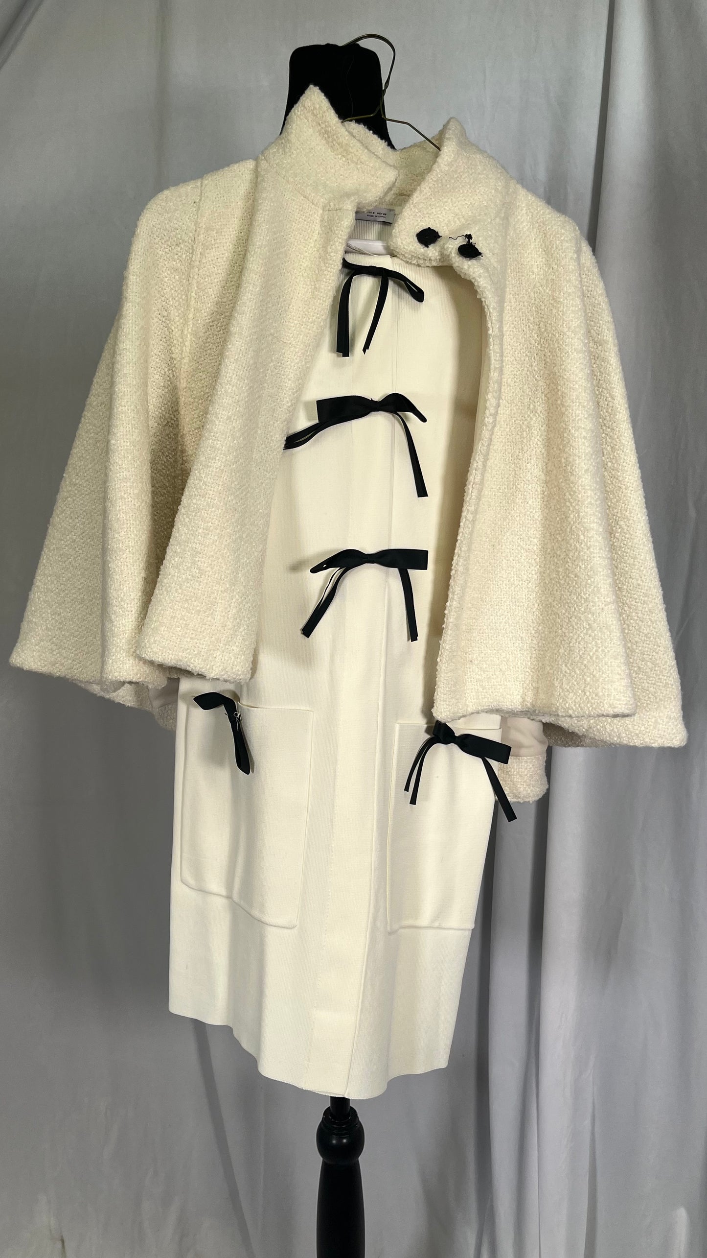 Belle Dame Women’s Buckle Hooded Poncho Shawl Sleeveless Winter Poncho Cape Coat with Leather Buckle Closure and Hoodie Size S