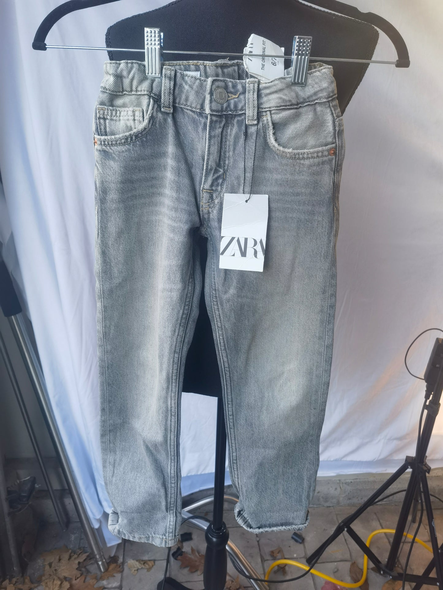 STRAIGHT FIT JEANS size 6/7