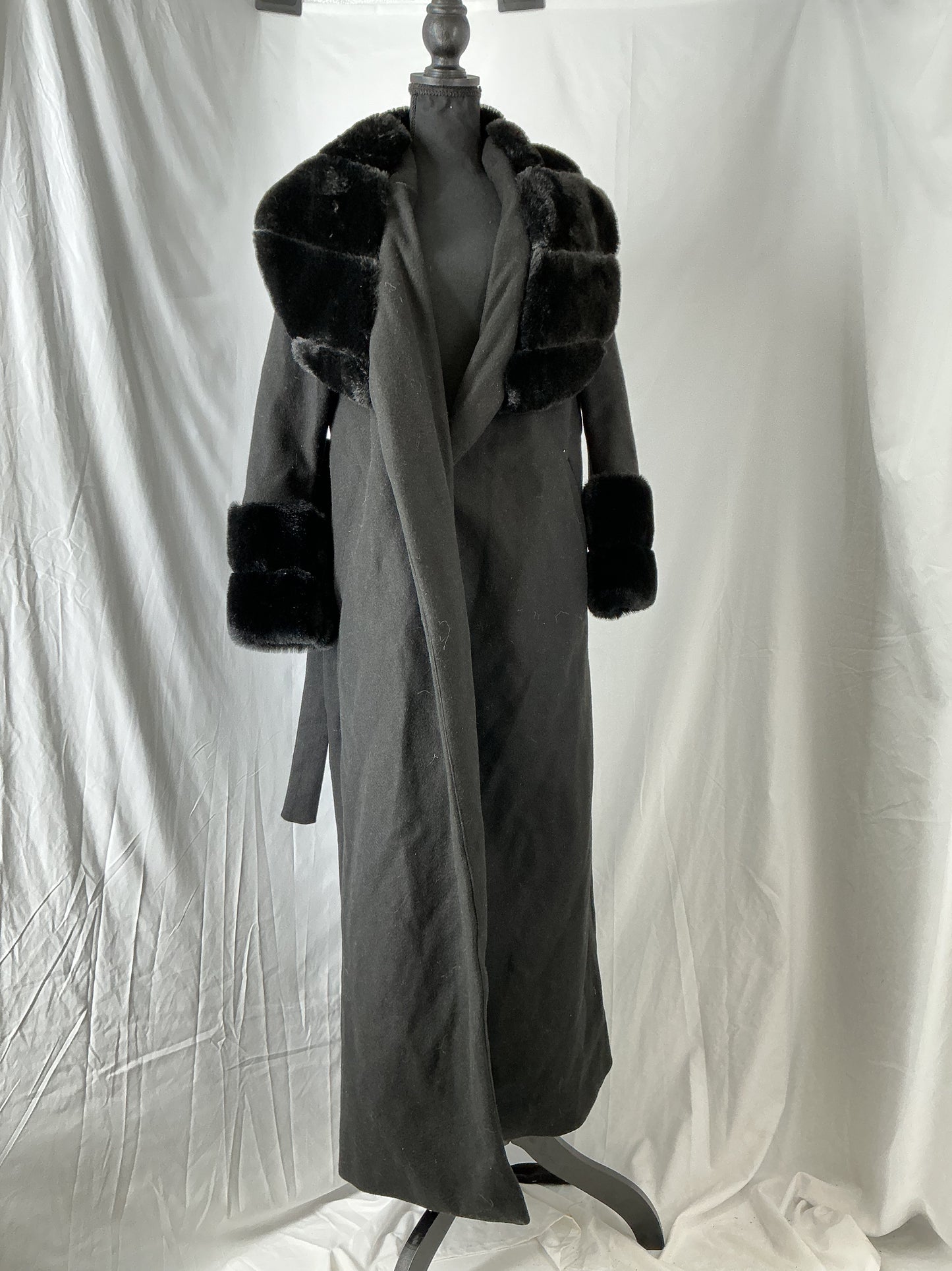 SHEIN Long Grey Coat With Fur Collar And Cuffs Size S