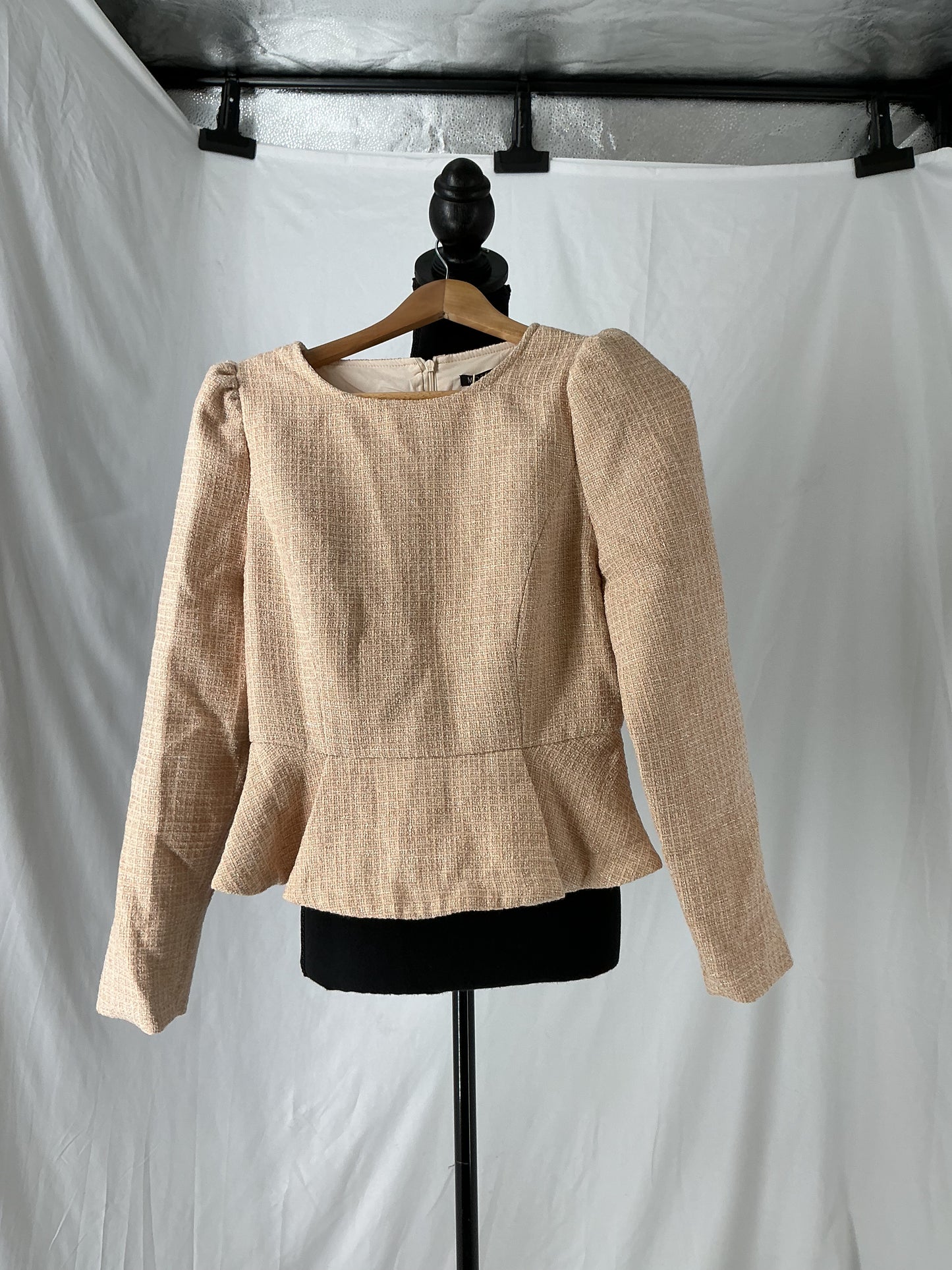 Beige Textured sweater Size XS