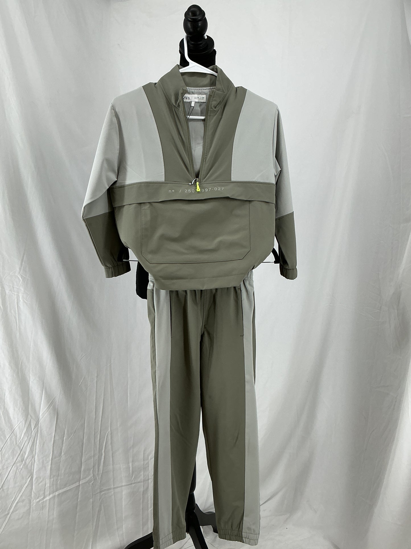 ZARA Kids Grey and Olive Green Color Block Windbreaker Set Size 128cm
